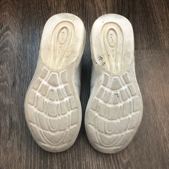 Nike Air Max Axis Black/White/Red Sneakers - Picture 7 of 8